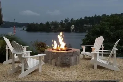 Image de Accueil de charme 4br 2ba Direct Waterfront w \/ vue panoramique sur le lac Candlewood