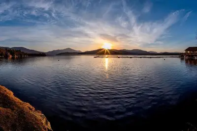 Image de Magnifique condo au bord du lac: Whiteface Club & Resort - golf, tennis, plage, marina!