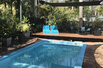 Image de Oasis tropicale magnifiquement rénovée à Wanguri