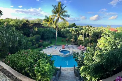 Image de Vue spectaculaire Maison avec piscine Spa, entièrement équipée sur 1 Acre minutes de la plage