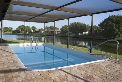 Image de Quiet pool house avec vue sur un lac - 7 minutes de la plage