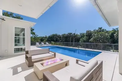 Image de Superbe nouvelle maison de plage. À quelques pas du village. Intimité totale! !