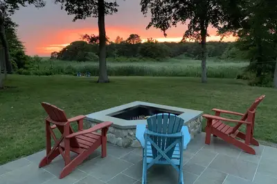 Image de Vue sur la mer, couchers de soleil sur la baie, sentiers de plage dans la nature, foyer, kayaks, vélos, bain à remous