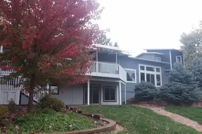 Image de ** Séjour prolongé à la maison Loveland avec vue sur la montagne **