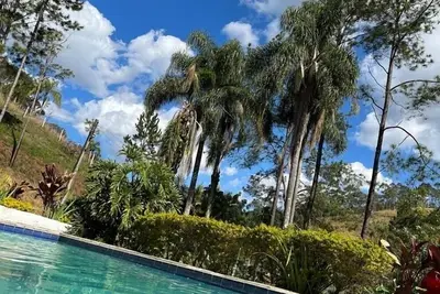 Chacara avec beaucoup d'espace et un bon endroit pour vous reposer