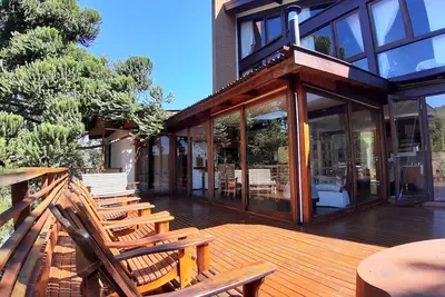 Image de Maison 6 suites cond. fermé à Campos do Jordão, avec sauna, piscine et bain à remous. Jusqu'à 16