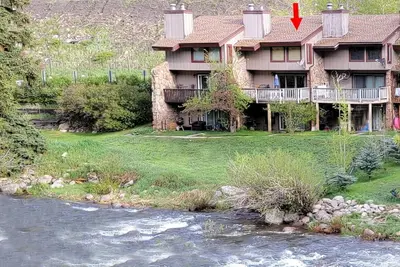 Image de Superbe cadre de Creekside, emplacement idéal et bon rapport qualité-prix