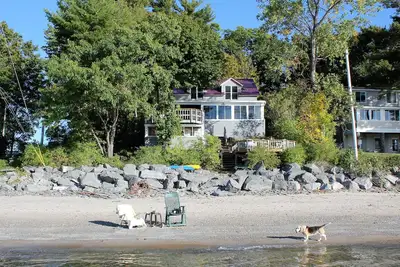 Image de Lake Front Lake Ontario! Beau cadre familial!