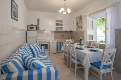Image de Villa en pierre traditionnelle 4 *, avec Nouveau Jacuzzi EXTÉRIEUR, près de la plage