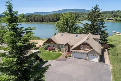 Image de Sandpoint Escape -Luxury Lake & Schweitzer Getaway