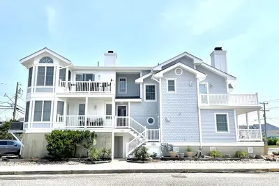 Image de Elegant4bd 2. 5Bth Hall 2 histoire, Hrdwd FLrs, Granit, Pet Amicale, très bien situé