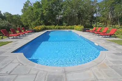 Image de Spacieux Nouvelle maison de 4 chambres avec piscine sur 2 Acre propriété