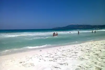 Image de Maisons pour 6 et 10 personnes, à partir de 99, 00. 1 minute à pied de la plage, vue mer
