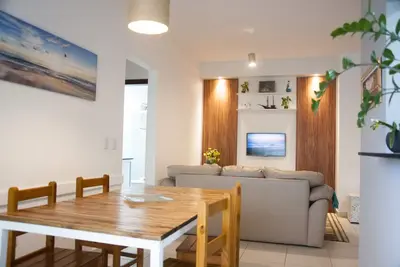 Image de Nouvel appartement avec balcon gastronomique, Ac, 2 postes vacants, Wi-Fi 20mb et Smart Tv, Ă 200m de la plage