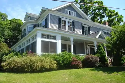 Image de 'Village View'- élégant, confortable, maison historique au centre-ville de Lenox