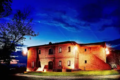 Image de Agricola Neci: luxe rural toscan avec un lac privé et le ménage