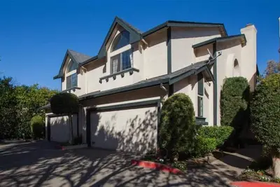 Image de Cozy 3Br \/ 2. 5Ba Home au coeur de la Silicon Valley