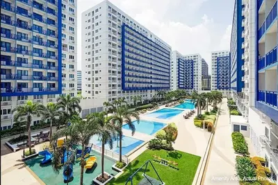 Image de Condo meublé à la mer Résidences à travers le centre commercial de l'Asie avec le câble et une connexion Wi-Fi