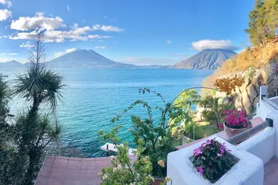 Image de Villa exquise au bord du lac: crique privée, sauna, four à pizza, kayaks, Sup