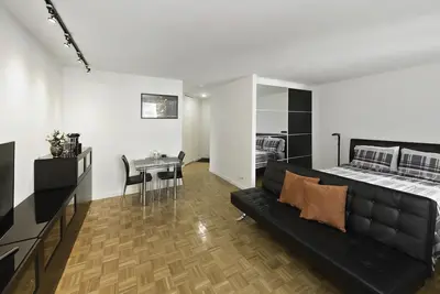 Image de 100% studio Perfect Midtown East pour un séjour prolongé, 24hr Portiers