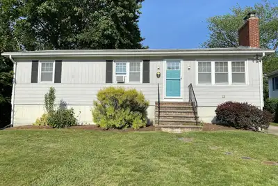 Image de Light & Open Family Beach House à quelques pas de Kelly Beach