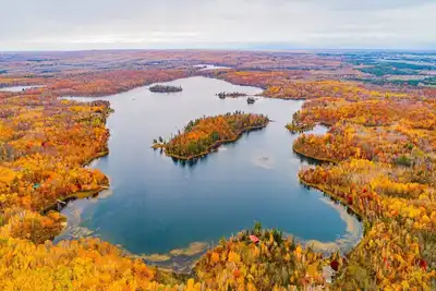 Image de Île privée avec une merveilleuse cabane sur le lac Juggler