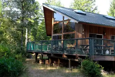 Image de Belle maison de 2 étages sur Smith River-plage privée, Trails, & More!