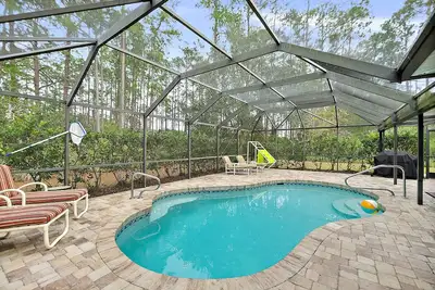 Image de Maison unifamiliale avec piscine chauffée!