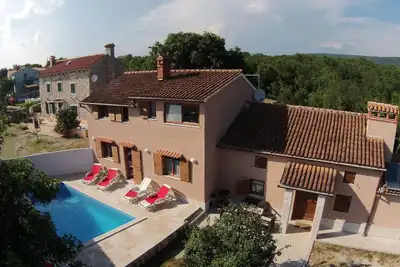 Image de Villa Palazzina Burjaki - 4 Br, 5 Ba, Piscine privée, Sauna, Salle de sport et bain à remous