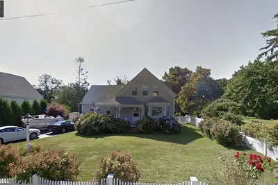 Image de Belle maison à Chatham, Ma. Piscine privée. 2 min à pied de la ville, 8 à la plage! A / C