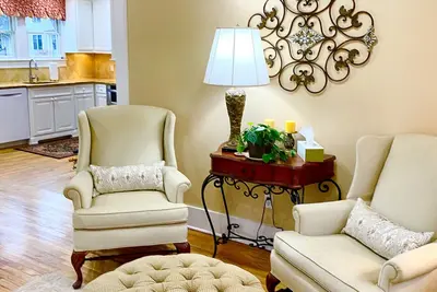Image de Spacieuse maison de luxe Saratoga au coeur du centre-ville!