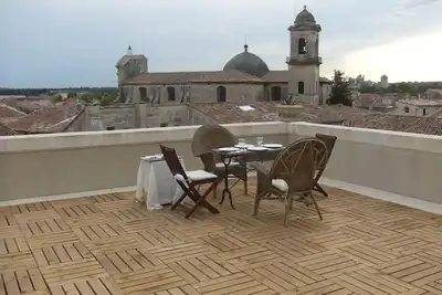 Image de Vues à couper le souffle sur la terrasse au pied de l'ancien château