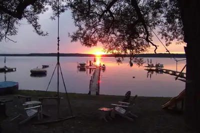 Image de Bungalow, suites ou maison du côté est du lac Saratoga, Marine Pkg MainHouseFall