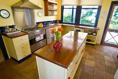 Image de Tower Hill House: charmant, réserve naturelle, vue imprenable sur l'océan, Wifi, animaux acceptés