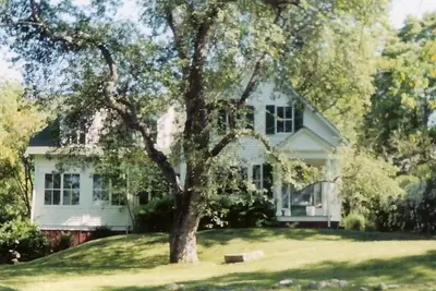 Image de Maison de style ferme pittoresque de la Nouvelle-Angleterre sur un beau terrain près de Bar Harbor