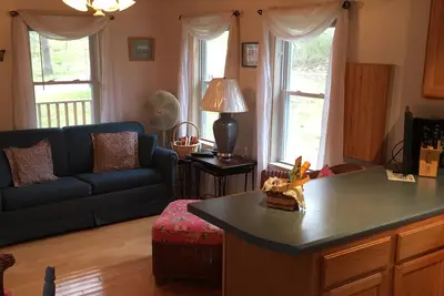 Charming Peaks Island Cottage