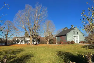 Image de 20 Acre Meticulically Renovated et Luxueux Waterfront Estate - Unique en son genre!