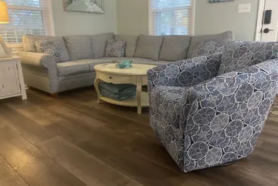 Image de Le Blue Cottage, niché dans un quartier endormi à quelques pas de la plage.