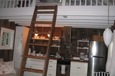 Confortable, rustique petit chalet dans les bois