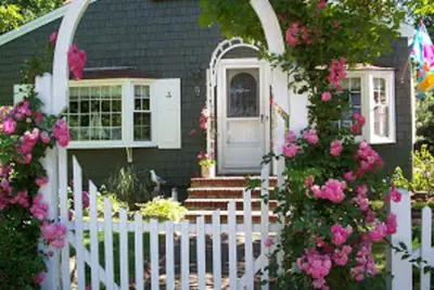 Image de Beau conte Cape Cod Cottage \/ Bayside Beach -Perfect pour les souvenirs d'été