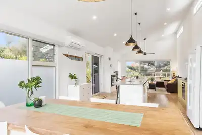 Image de Sea View@Silver Sands - 8 Guests | 3 Bedrooms | 5 Beds | 2 Bathrooms - Master Bedroom: Queen bed, Bedroom 2: Queen bed, Bedroom 3: 2 Single beds and 1 Set of Bunk beds