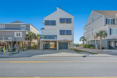 Image de Living Beach 4, Pet Friendly, Oceanfront House in Cherry Grove with Hot Tub