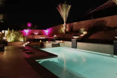 Image de Desert Haven: Maison modèle 3 chambres / 3 bains dans une résidence fermée