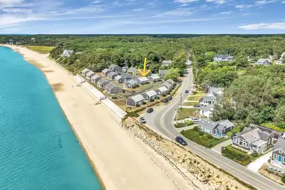 Image de Condo mignon de 2 chambres avec accès à la plage privée