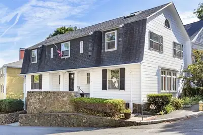 Image de appartement du centre-ville dans le quartier historique Marblehead, seulement une courte promenade à abritent