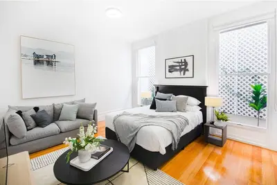 Image de Studio rénové dans un quartier bohème proche de la ville