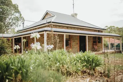 Image de Cooke Cottage - Familial au milieu de la Clare Valley