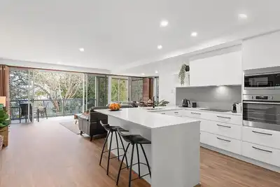 Image de 4 Trieste - Un appartement central avec un fond de verdure luxuriante - 3 chambres, 2 salles de bain