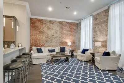 Image de Loft au centre-ville avec balcon Nola - Près du quartier français!
