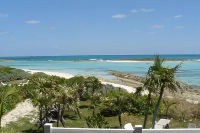 Image de Coral Sands Beach House sur l'océan, Green Turtle Cay, Bahamas